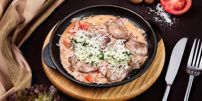 Meat pan in the cafe-bar "Majori" in the Dnieper. Order at a discount