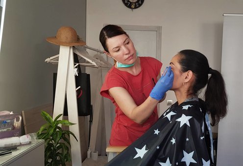 Лаборатория красоты «A.beautylab» в Днепре. Делайте макияж по акции.