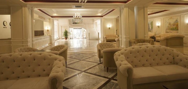 Hall of the hotel &quot;black sea park shevchenko&quot;. come with a discount