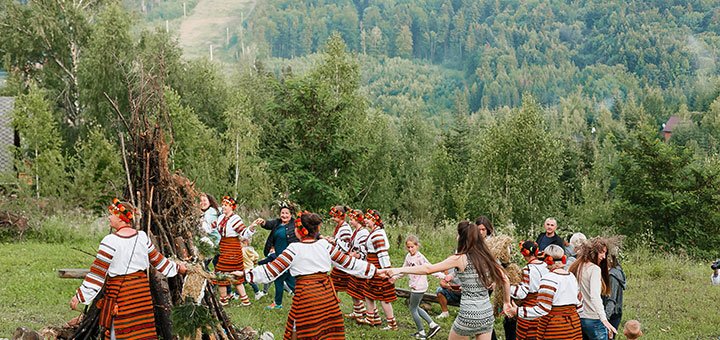 Відпочинок в готельному комплексі «Карпати» в Мигово. Замовити з скідкой59