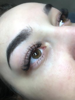 Наращивание ресниц тройной объем в салоне красоты «T&I Beauty Space» в Киеве со скидкой