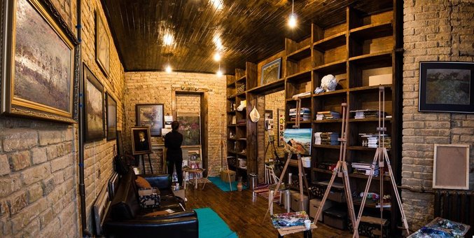 Заняття у творчій студії «Vostrykh Gallery» у Києві. Записатися зі знижкою