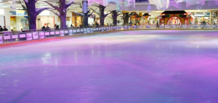 Skating rink "Ice Dream" in the shopping center "Dream Town". Buy tickets for the rink at a discount.