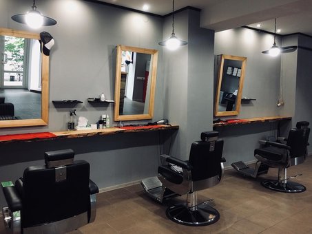 "KINGS MAN" is a barbershop in Zaporozhye. Sign up for men's and children's haircuts for the promotion.