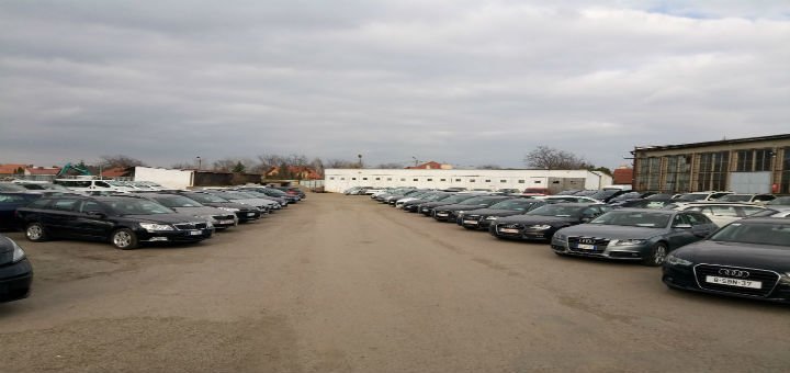 Автостоянка компании  «DOBROKAR». Покупайте европейские автомобили со скидкой.