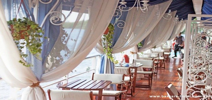 Летняя терраса ресторана «Grand Piano Café». Посещайте со скидкой