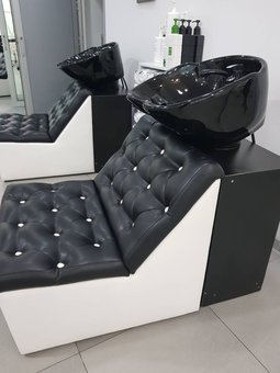 Hairdressing salon in Tina Khivrich's beauty studio in Kiev. Sign up for a haircut.