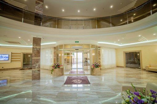 Хол готелю «Гранд Відрада» в Одесі. Бронюйте номери за акцією.