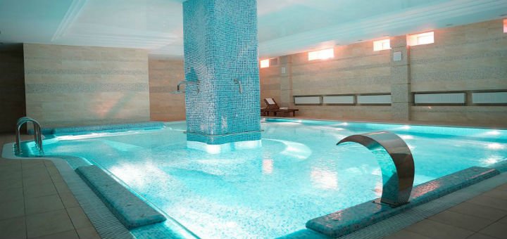 Крытый бассейн в spa гостинице «Гранд Отрада» в Одессе. Отдыхайте по акции.