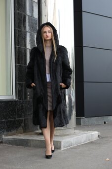 Nutria fur coat from the manufacturer "Furs for you". Buy at a discount.