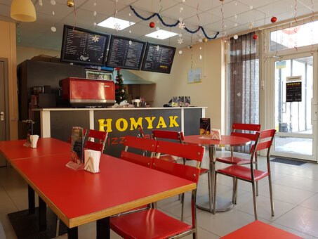 Уютная атмосфера в пиццерии «Homyak». Заказывайте по акции.