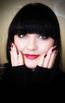Визажист Irina Malimonenko в школе «Luxury Make Up School» в Харькове. Делайте макияж по скидке.