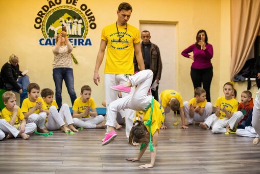 Discounts and promotions for a lesson at a capoeiro school. sign up for the promotion