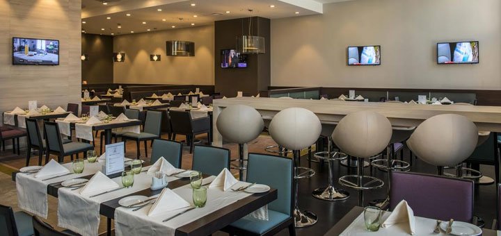 Ресторан в отеле «Holiday Inn» в Киеве. Забронировать номер со скидкой. Отели в центре Киева.