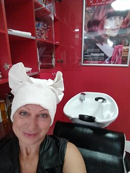 Фарбування волосся від стиліста-перукаря салону «FEN-x» у Києві. Записатись по акції.