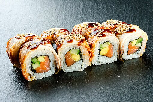Rolls in the sushi bar &quot;nakama&quot;. order sushi at a discount.