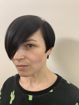 Стрижка і укладання в студії краси «AVRA» в Києві. Записатися акцією.