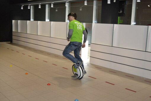 Навчання їзді на моноколісі в «OneWheel» у Києві. Записатися зі знижкою.