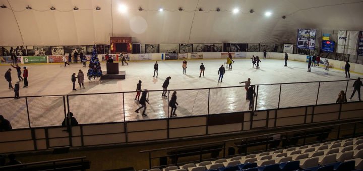 Масове катання на ковзанах в «Льодовому клубі» у Вінниці. Купуйте квитки на ковзани по знижці.