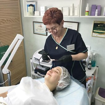Facial cleansing in the studio of anna ischenko kherson. sign up for a face cleaning with a discount