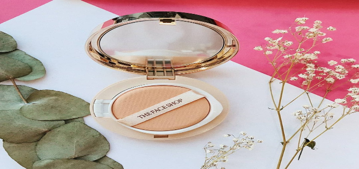 Lady shop cosmetics