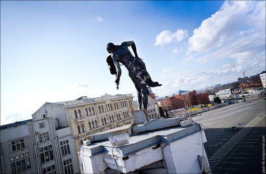 Violinist on the roof in kharkov. tourism by coupon