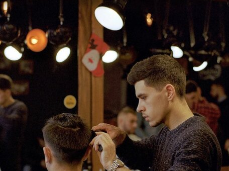 Услуги парикмахера в Frisor barbershop Черновцы. Записаться кна услуги парикмахера по акции
