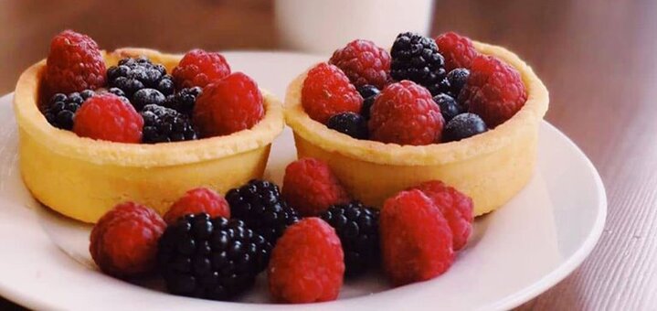 Discount on baked goods with fresh berries from fransua