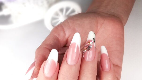 Курсы по наращиванию ногтей в студии«‎Yana Tsymbal Nails Studio»