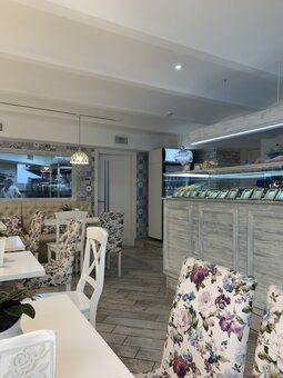 Confectionery &quot;madlen cafe&quot; in kiev. order at a discount.