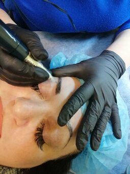 Permanent eyebrow makeup «Triniti_beauty» in Kiev. Sign up for a promotion.