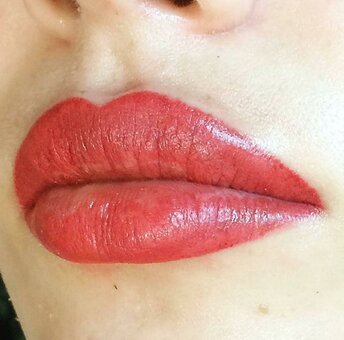 Lip tattooing in the office «Triniti_beauty» in Kiev. Sign up for a promotion.