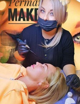 Tattoo artist at the Triniti_beauty office in Kiev. Sign up for a promotion.