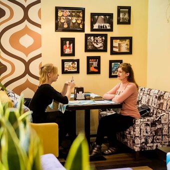 Low prices cafe &quot;guests&quot;