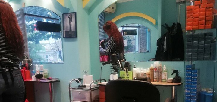 Перукарня в салоні краси «Гламур» в Києві. Записуйтесь на манікюр зі знижкою.