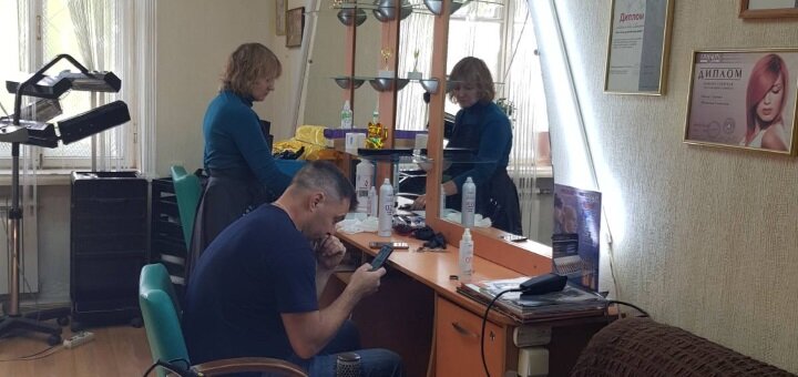 Акції на перукарські послуги в салоні «Діксон»