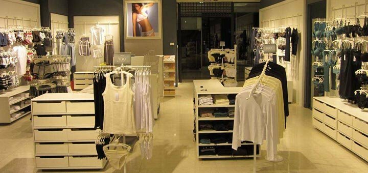 Low prices lingerie store &quot;intimissimi&quot;