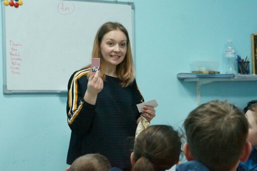 School giraffe club in kropyvnytskyi. learn english at a discount.