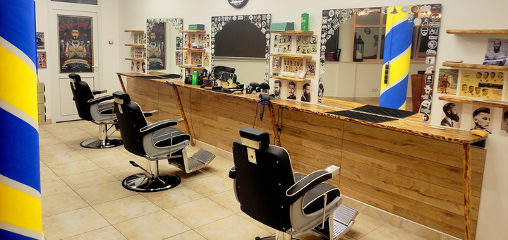 Men's haircut, styling and beard correction at the Al Capone barbershop 1