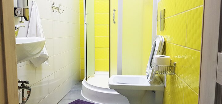 Paris hostel discounts 10