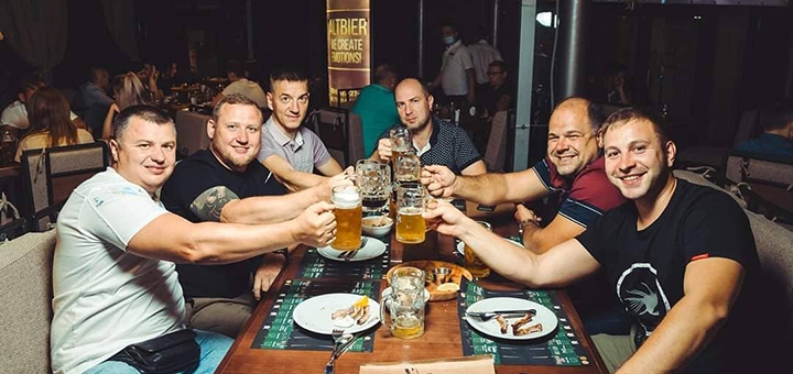 Пивний ресторан altbier. замовляйте страви по акції 1