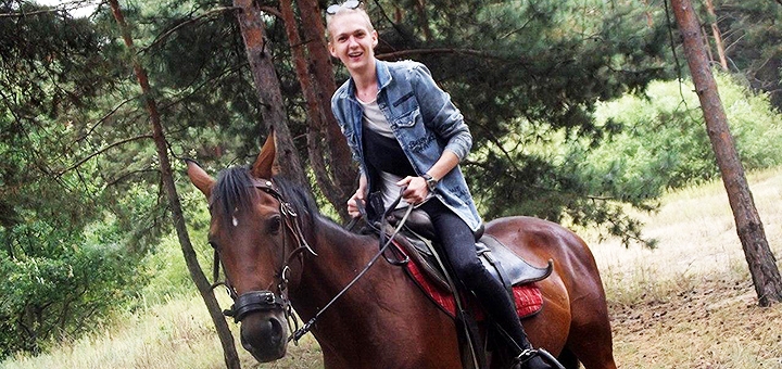 Stable Trukhanivska Sich. Book a horse ride for the promotion 1