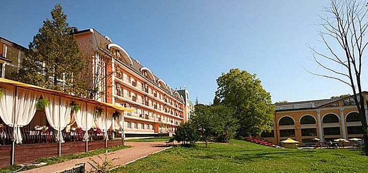 Знижки на відпочинок у розкішному готелі Royal Medical Cezar