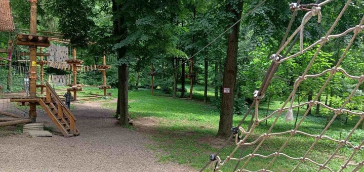Rope park climb in Chernivtsi, entertainment