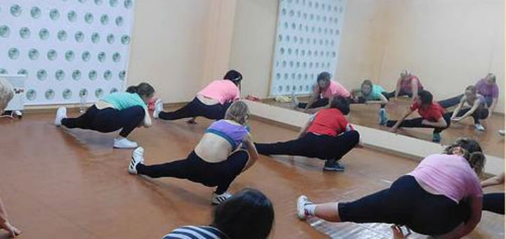 Современные виды танцев в студии «Step UP» в Харькове. Записывайтесь на занятия со скидкой.