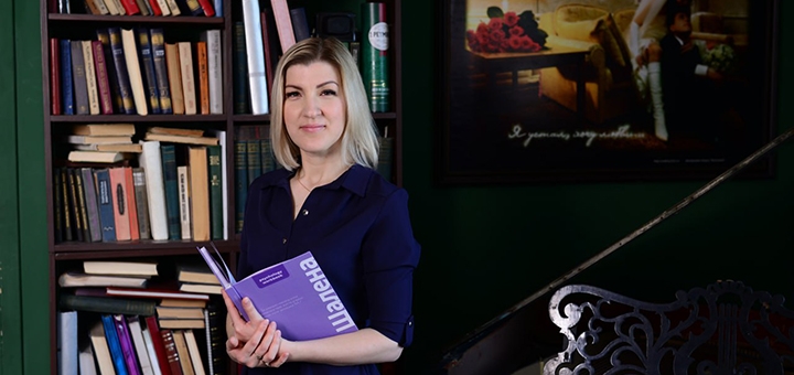 Female psychologist Elena Guzeeva on promotion 1