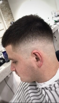 Чоловіча стрижка у барбершопі Біла борода