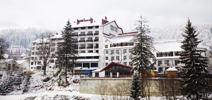 Бильярд в Stanislavskiy Hotel в Яремче. Бронируйте номера по акции. 