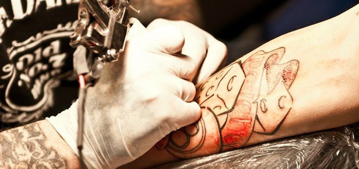 Visit the tattoo parlor &quot;hollywood&quot; according to action # 3
