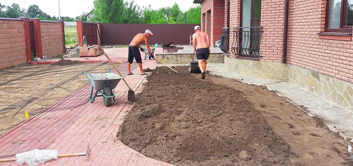 Подготовка участка под газон специалистами компании «Kiev Home». Заказывайте услуги ландшафтного дизайна по скидке.